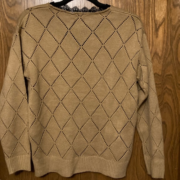 👚(bundle 4 items w/👚for $16) Beautiful tan colored knit sweater - Picture 5 of 7